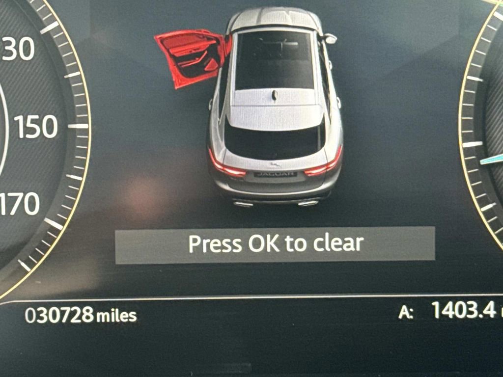 Used 2024 Jaguar F-PACE R-Dynamic S image 28