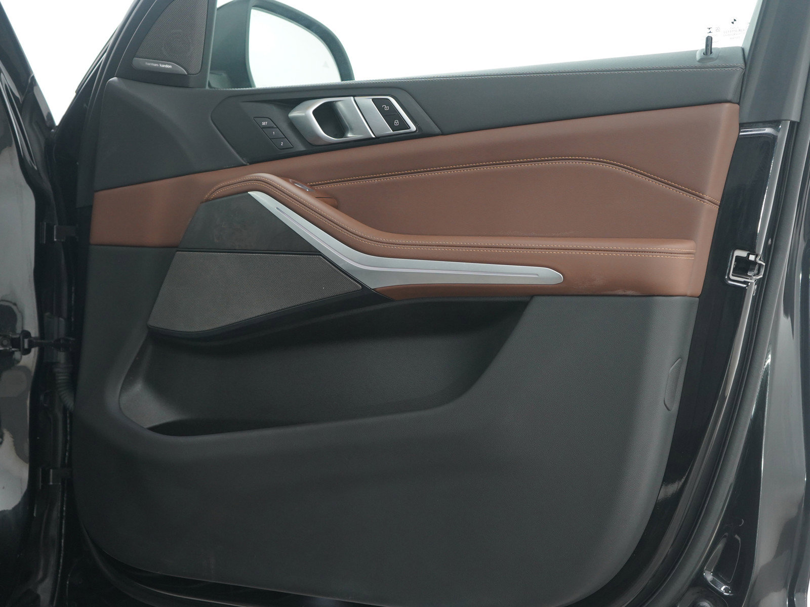 Used 2023 BMW X7 xDrive40i w/ Premium Package image 9