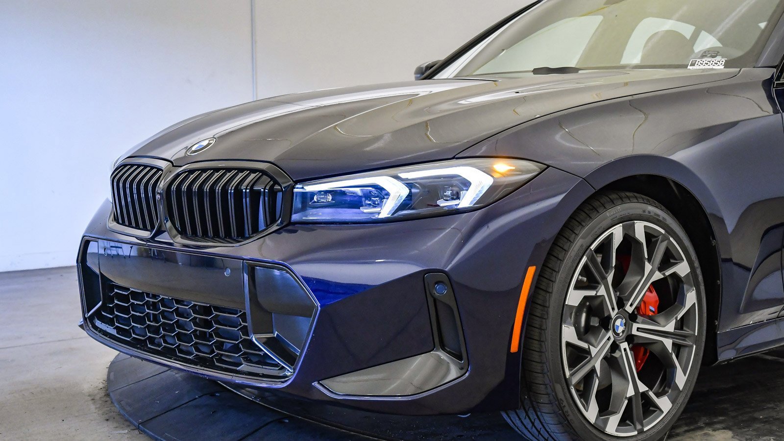 New 2026 BMW 330i Sedan w/ M Sport Package image 9