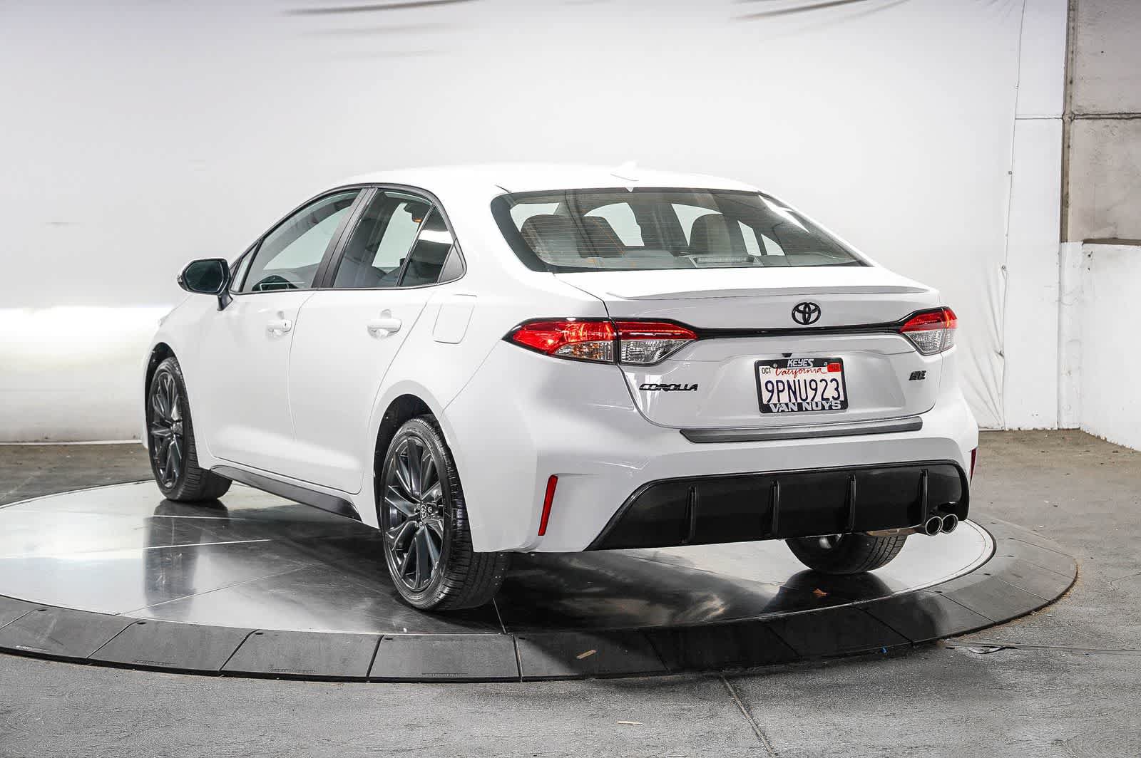 Used 2024 Toyota Corolla SE FWD image 2