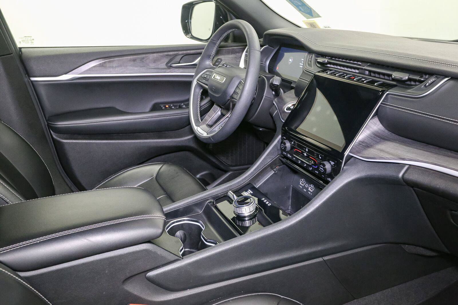 Used 2024 Jeep Grand Cherokee L Limited AWD/4WD image 22