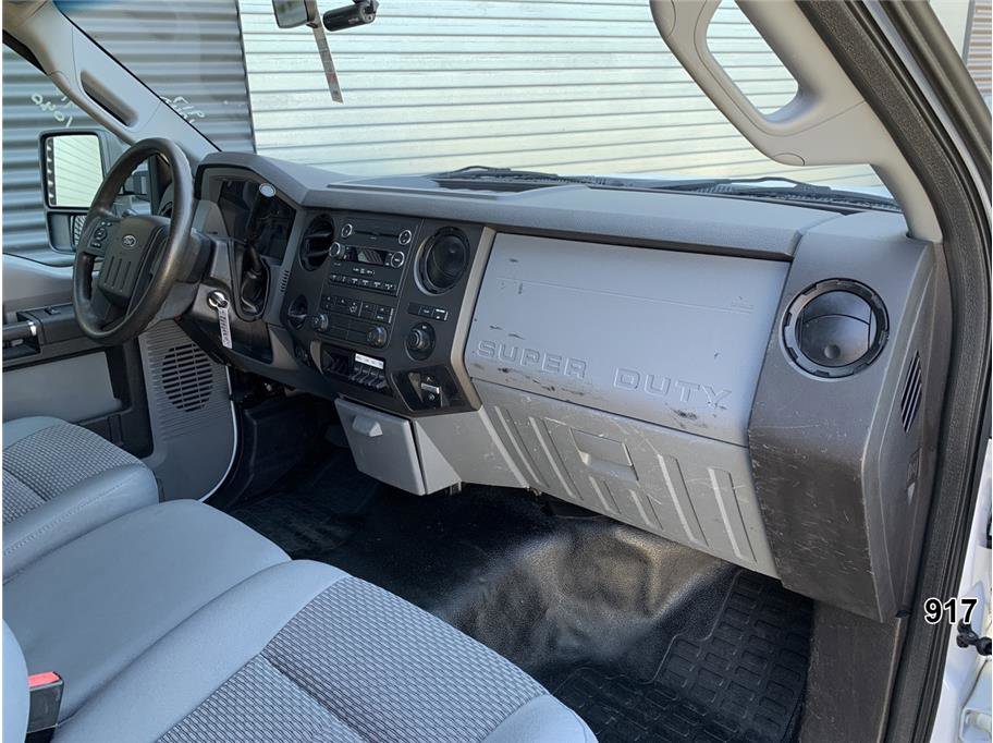 Used 2015 Ford F550 2WD Regular Cab Super Duty image 25