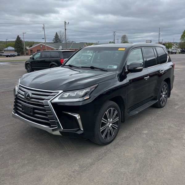 Used 2018 Lexus LX 570 4WD w/ Luxury Package image 4