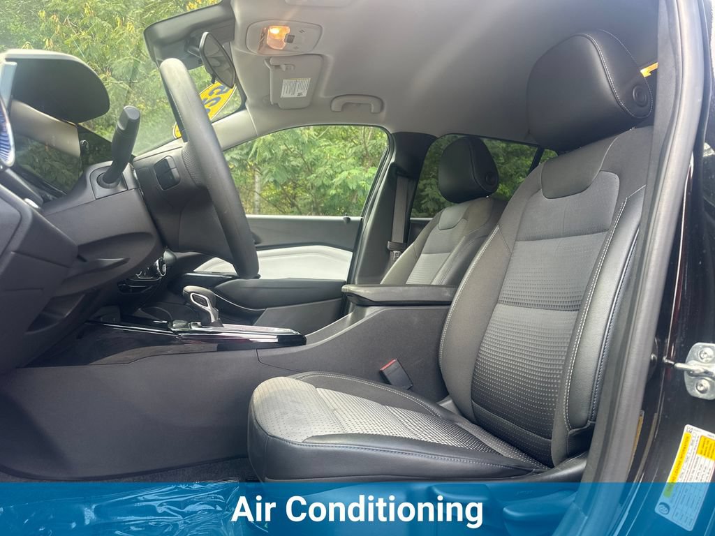 Used 2025 Chevrolet Trax LT FWD image 13