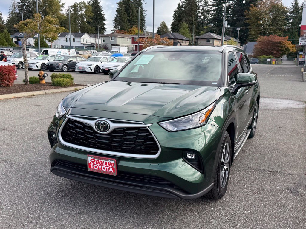 Used 2025 Toyota Highlander XLE AWD/4WD image 4