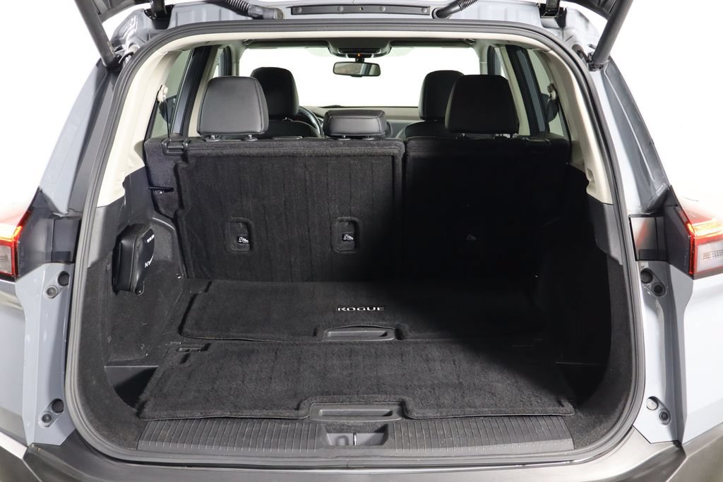 Used 2023 Nissan Rogue SL FWD image 17