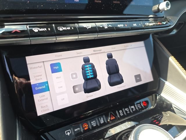 Used 2025 Jeep Grand Wagoneer L Series III w/ Rear Seat Video Group 1 AWD/4WD image 26