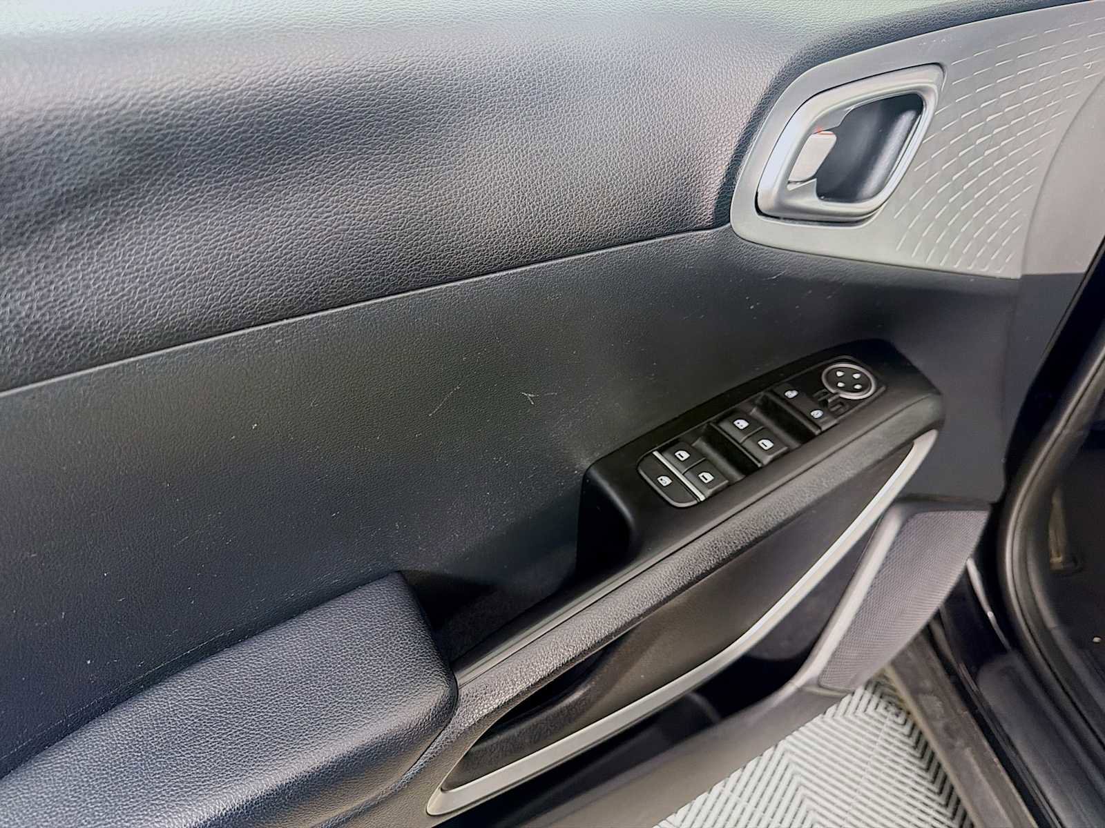 Used 2023 Kia Soul LX w/ Option Group 015 FWD image 15