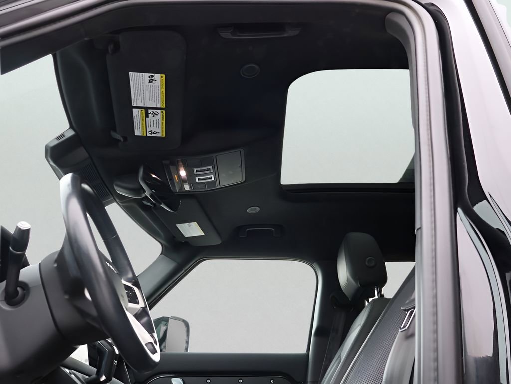 Used 2022 Land Rover Defender 110 X-Dynamic SE image 38