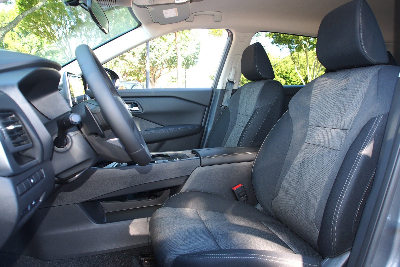 Used 2026 Nissan Rogue SV FWD image 15