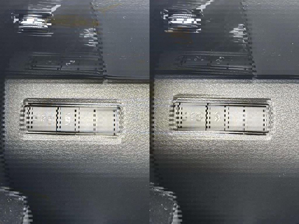 Used 2022 Nissan Pathfinder SV image 26