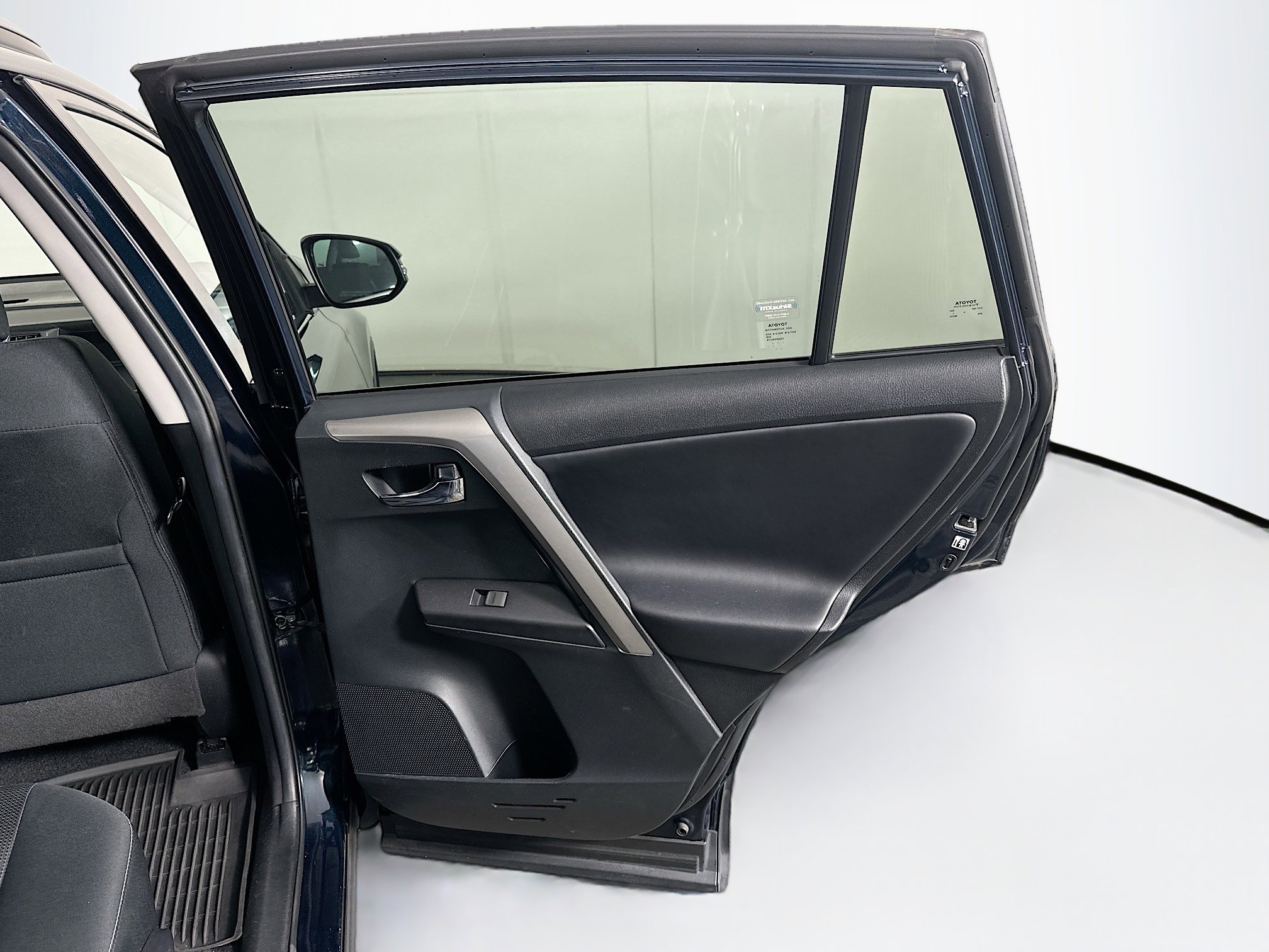 Used 2018 Toyota RAV4 XLE w/ Plus Extra Value Package image 29