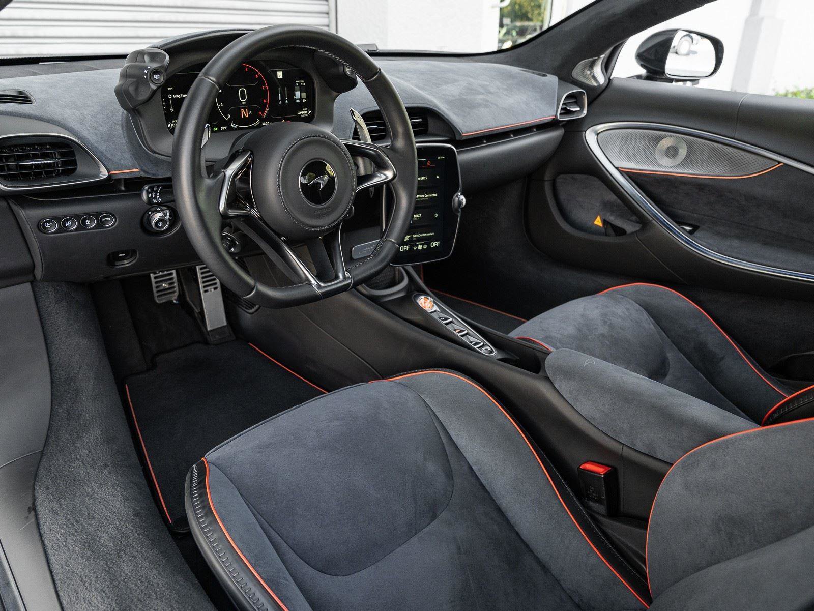 Used 2025 McLaren Artura image 6