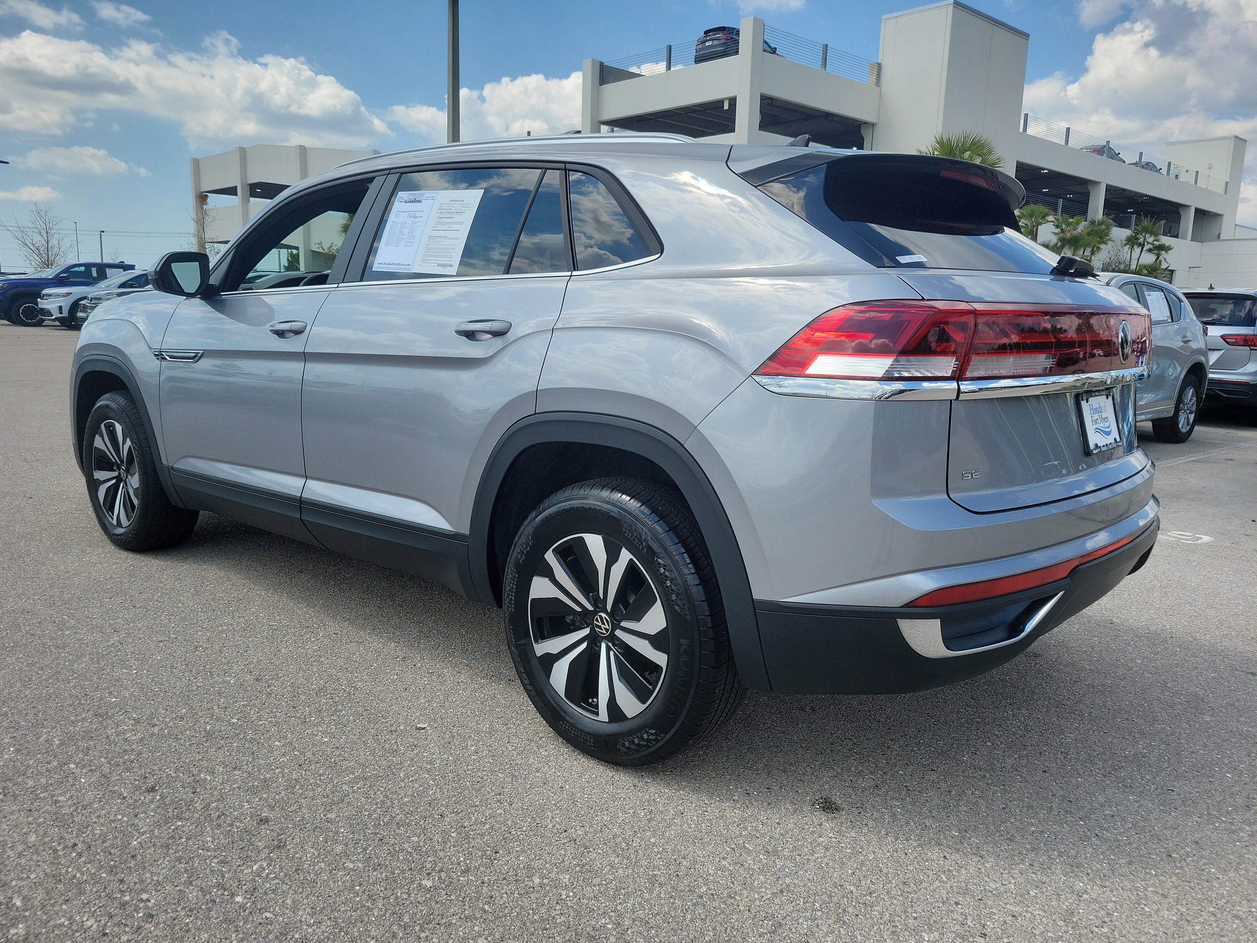 Used 2025 Volkswagen Atlas Cross Sport SE image 4