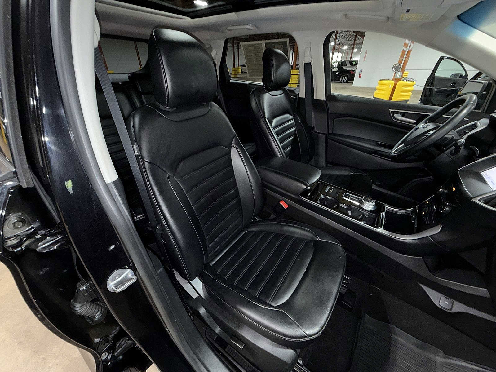 Used 2019 Ford Edge SEL w/ Equipment Group 201A AWD/4WD image 16