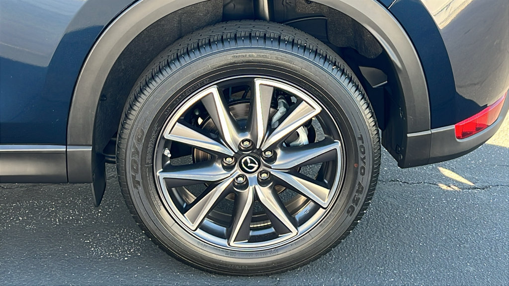 Used 2018 MAZDA CX-5 Touring w/ Preferred Equipment Package FWD image 5