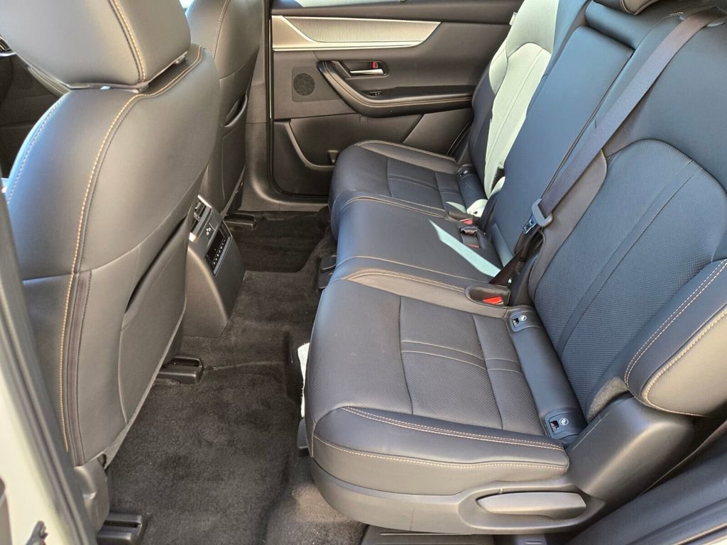 Used 2025 MAZDA CX-70 Plug-In Hybrid w/ Premium Pkg image 14