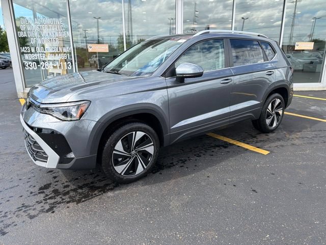 New 2026 Volkswagen Taos SE AWD/4WD image 2