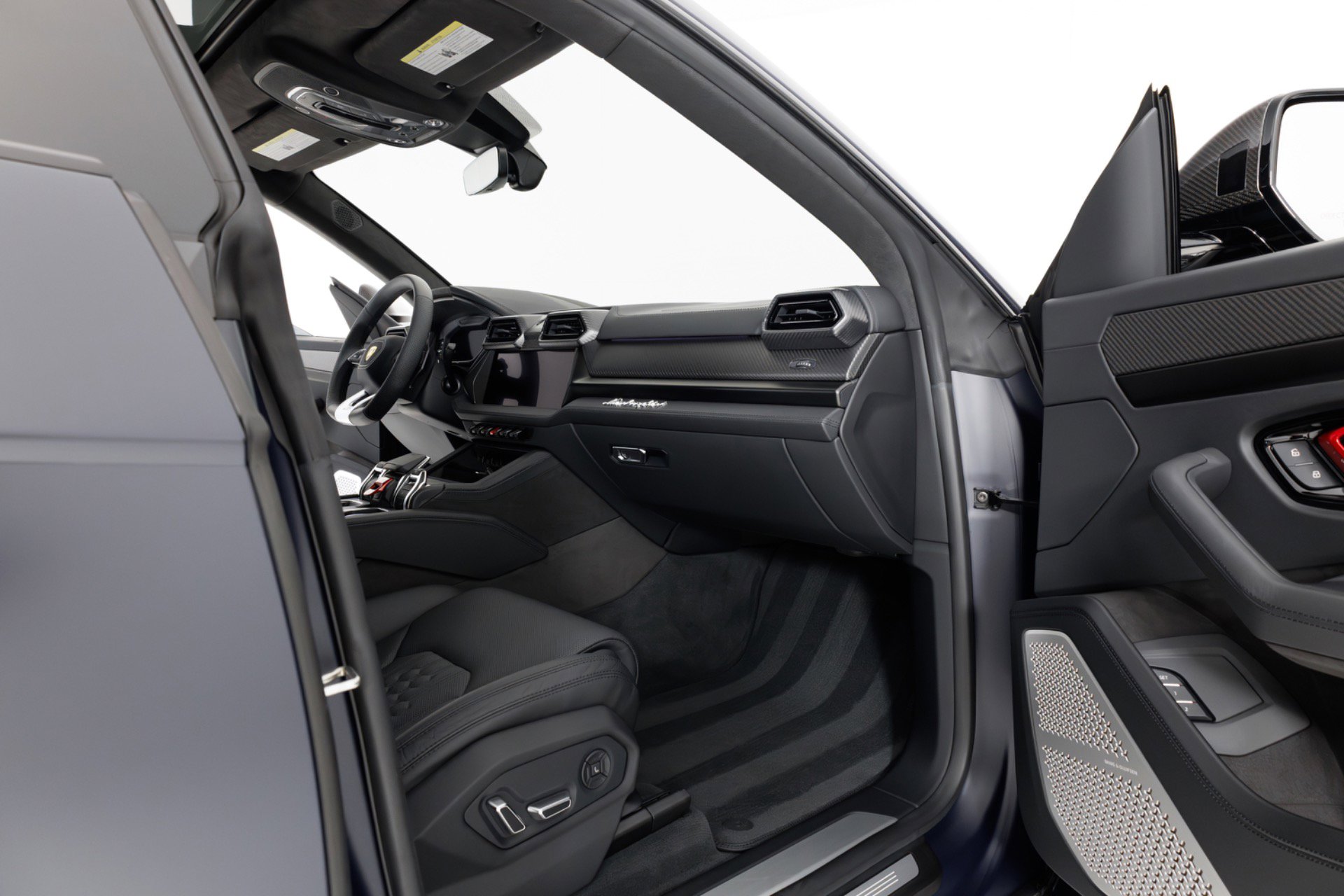 Used 2025 Lamborghini Urus SE AWD/4WD image 35