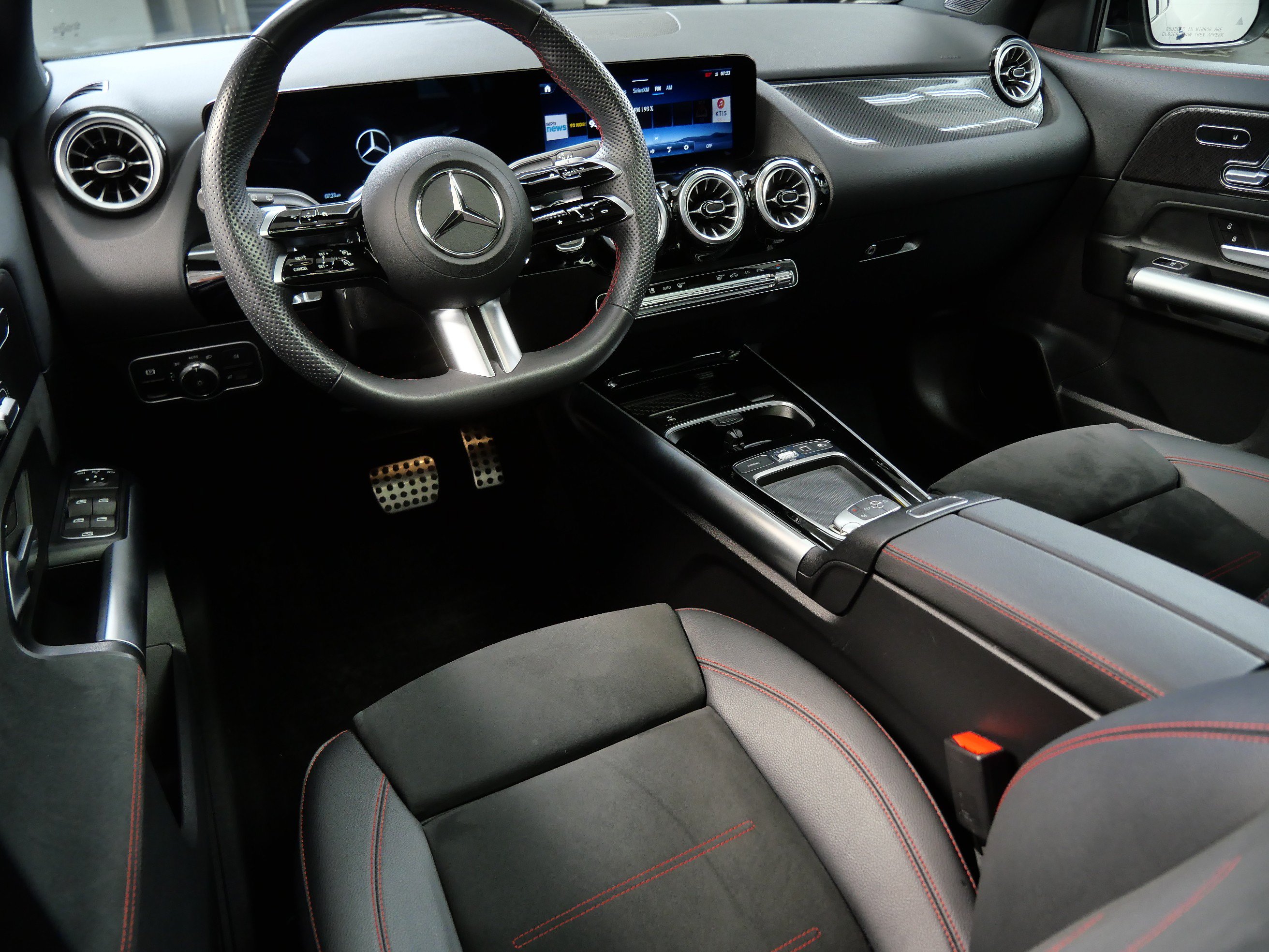 Certified 2025 Mercedes-Benz GLA 250 4MATIC image 2