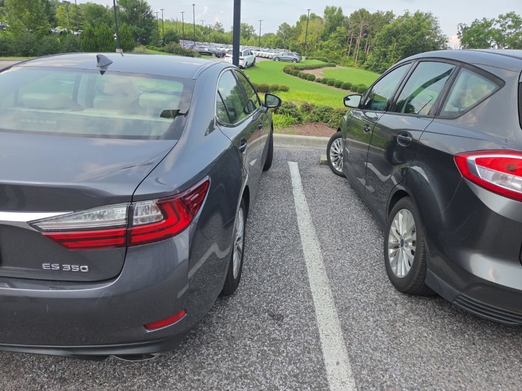 Used 2016 Lexus ES 350 w/ Premium Package w/Wood Trim FWD image 15