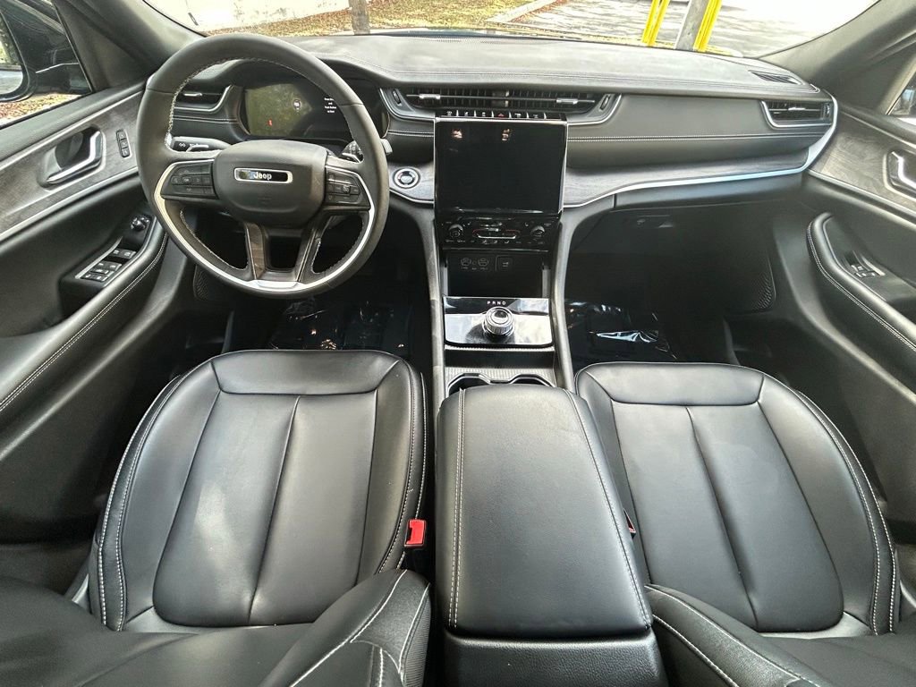 Certified 2024 Jeep Grand Cherokee L Limited RWD image 10