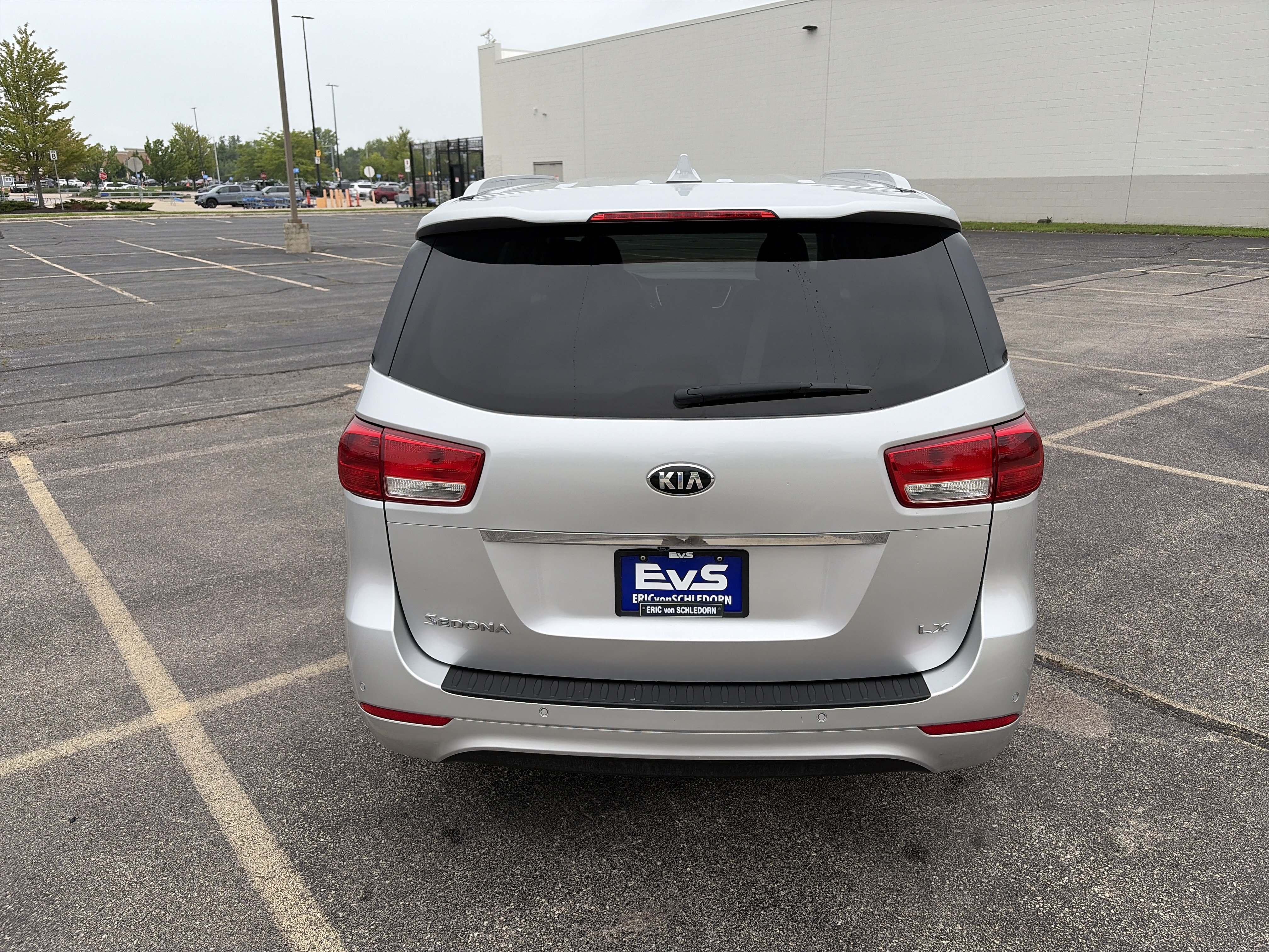 Used 2017 Kia Sedona LX w/ LX Essentials Premium Package FWD image 5