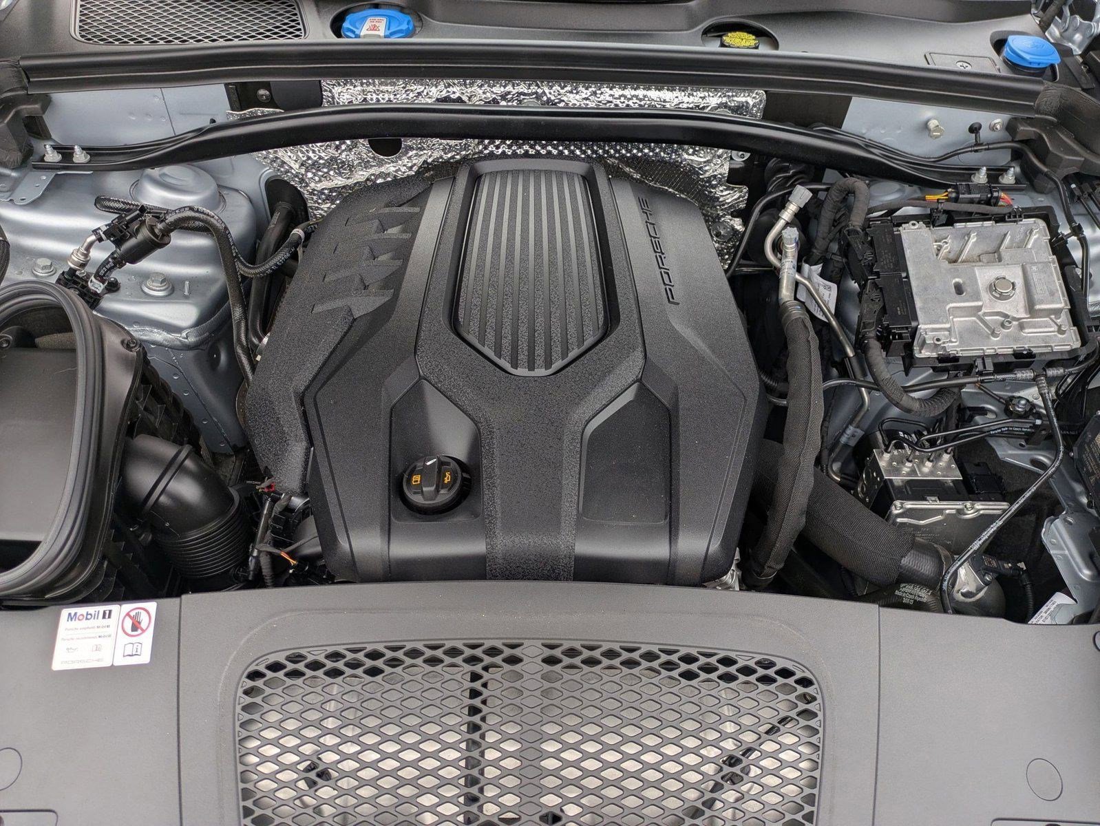 Certified 2024 Porsche Macan image 25