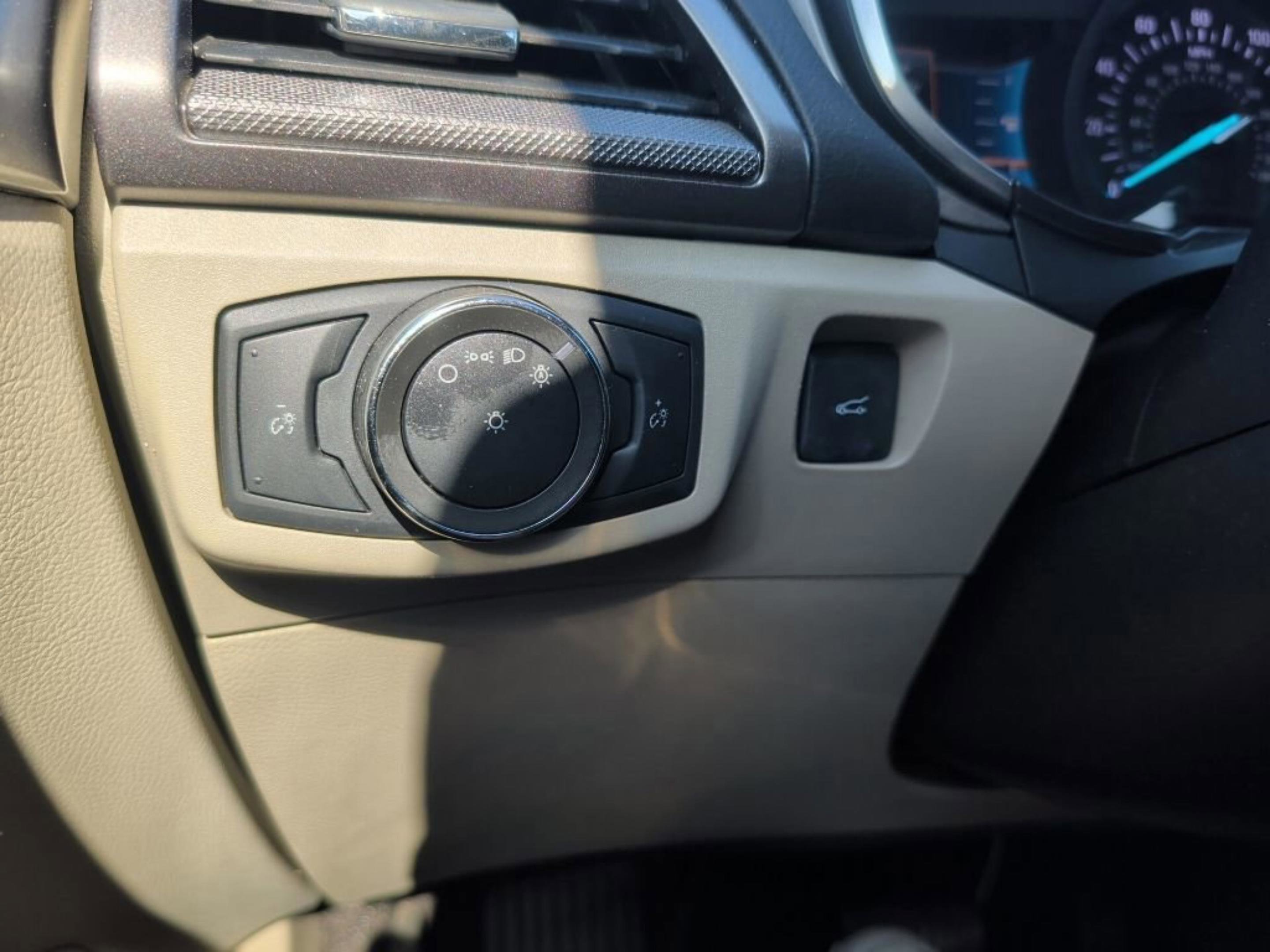 Used 2020 Ford Fusion SE image 21