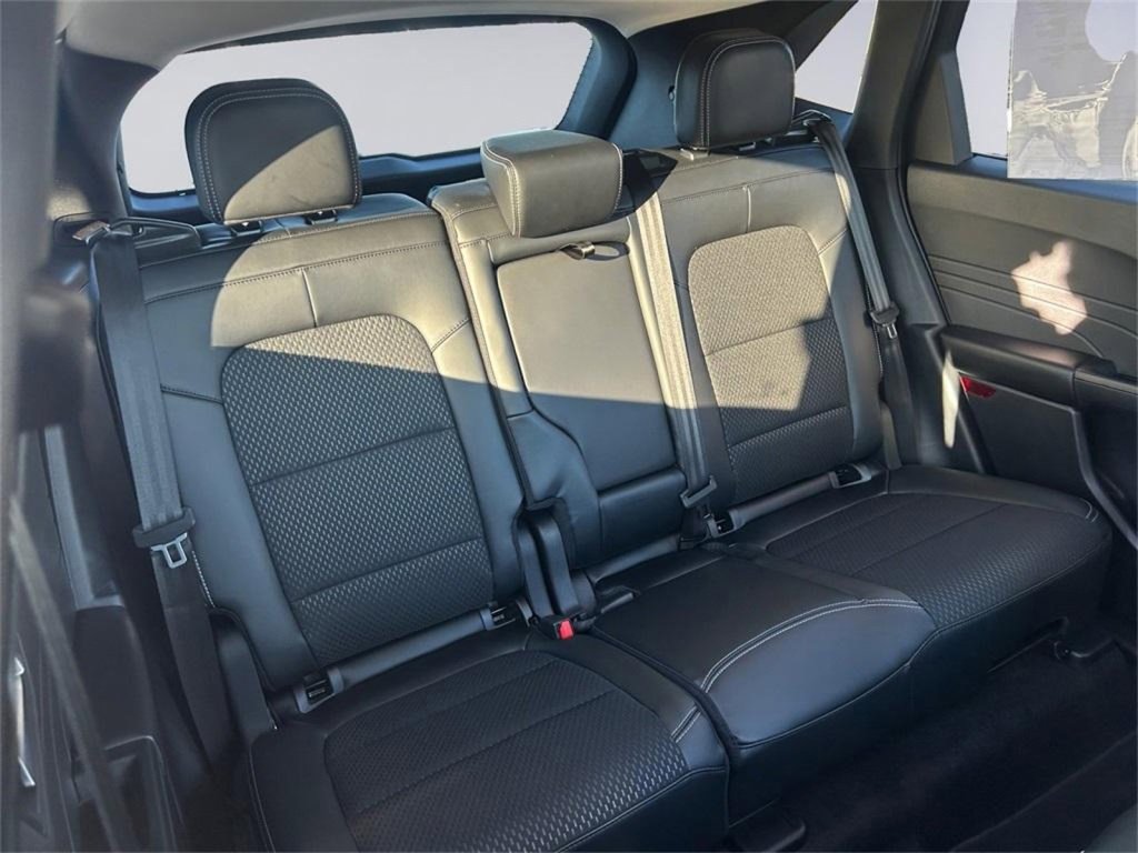 Used 2025 Ford Escape SE w/ Class II Trailer Tow Package image 18