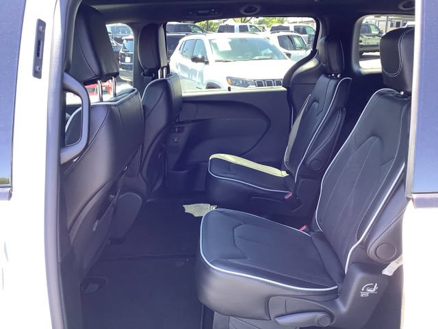 New 2027 Chrysler Pacifica Limited FWD image 26