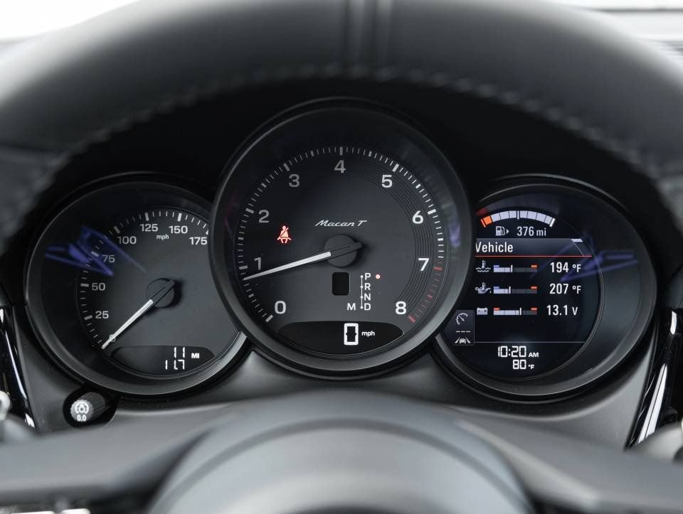 Certified 2025 Porsche Macan Turbo image 14