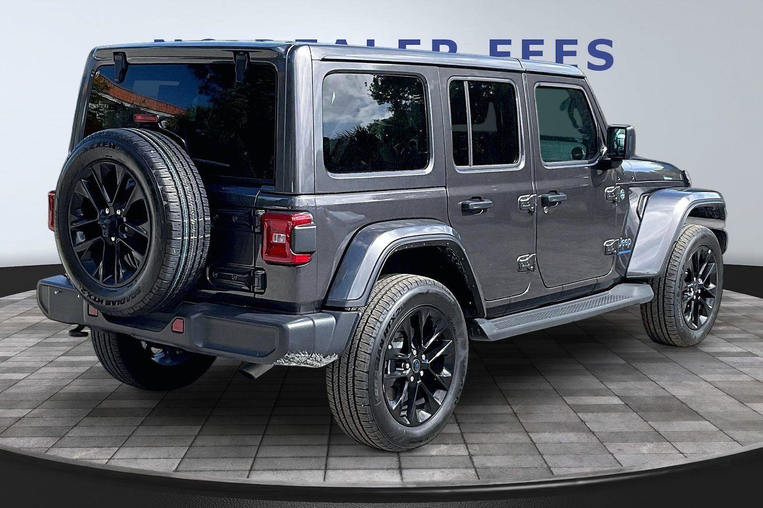 Used 2025 Jeep Wrangler Sahara AWD/4WD image 6