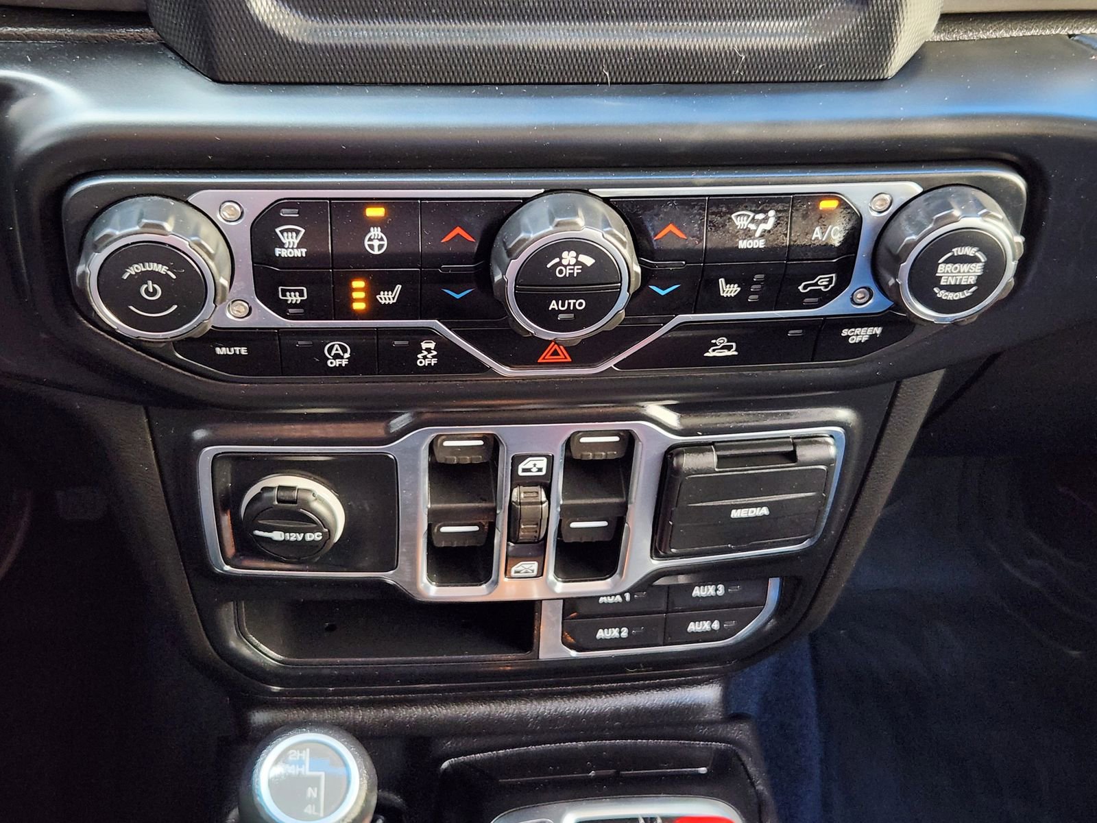 Used 2020 Jeep Gladiator Overland w/ Dual Top Group image 24