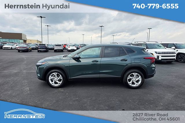 Used 2025 Chevrolet Trax LS w/ LS Convenience Package FWD image 4