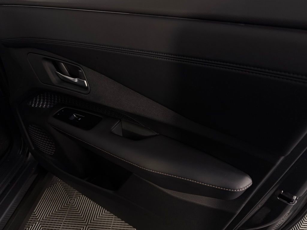 Used 2025 Nissan Ariya FWD image 32