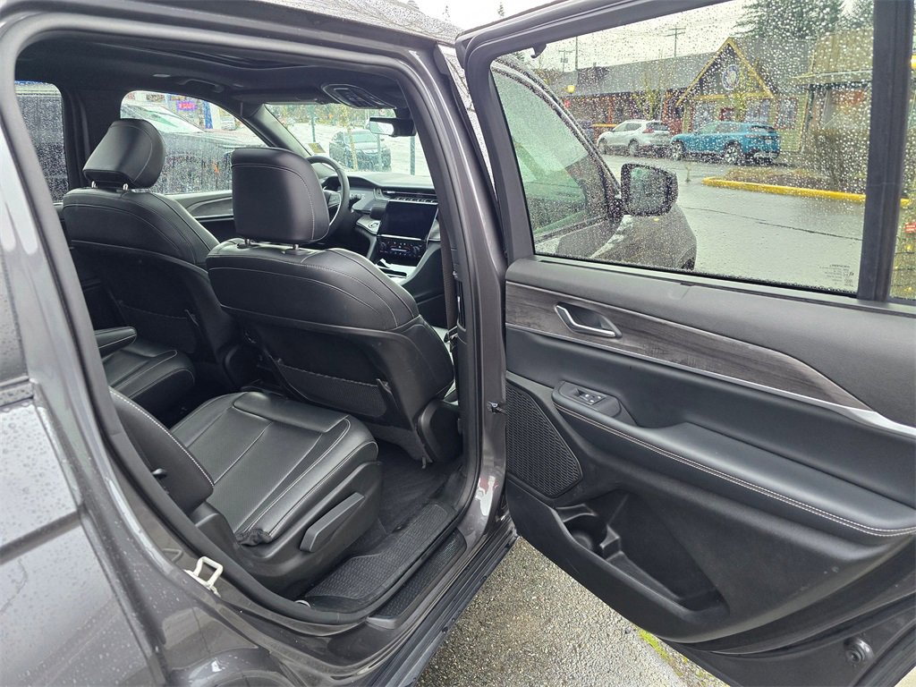 Used 2024 Jeep Grand Cherokee L Limited w/ Luxury Tech Group II image 14