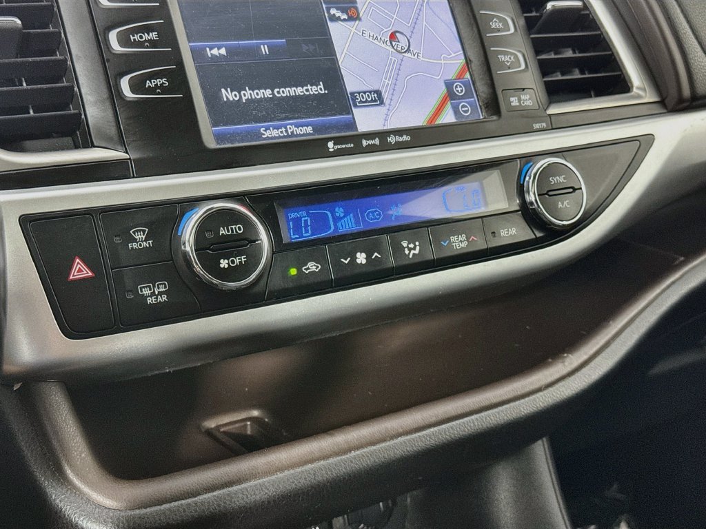 Used 2018 Toyota Highlander XLE AWD/4WD image 19