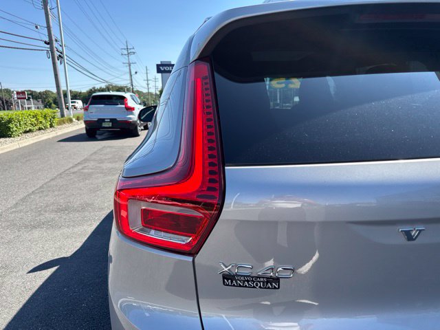 Certified 2025 Volvo XC40 B5 Plus AWD/4WD image 10