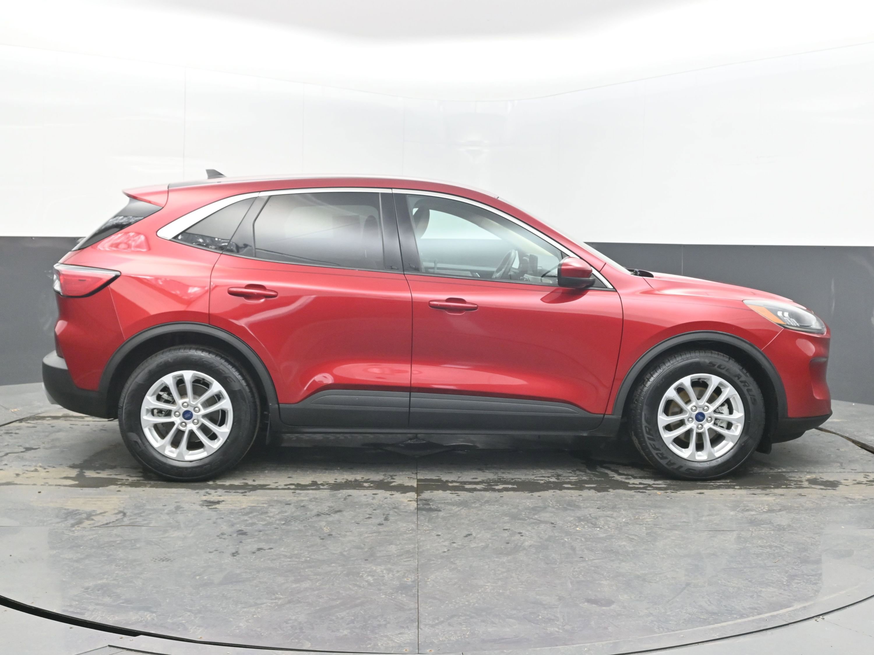 Used 2020 Ford Escape SE image 8