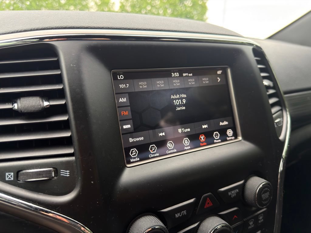 Used 2021 Jeep Grand Cherokee Laredo AWD/4WD image 27