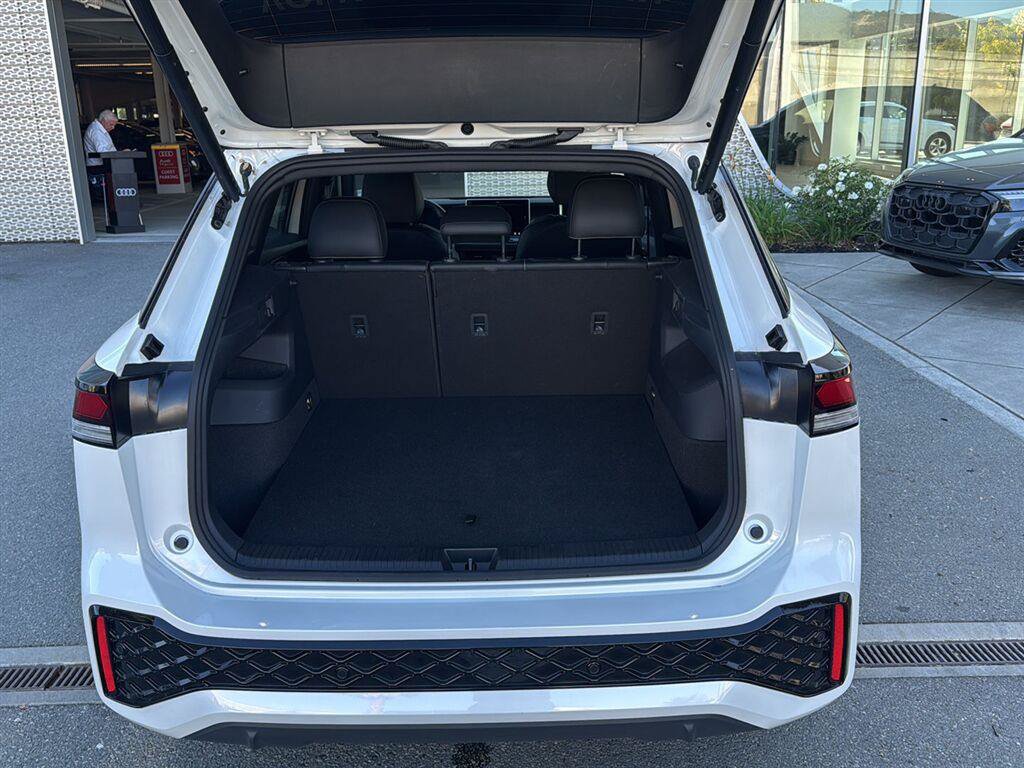 Used 2026 Volkswagen Tiguan SE R-Line AWD/4WD image 15
