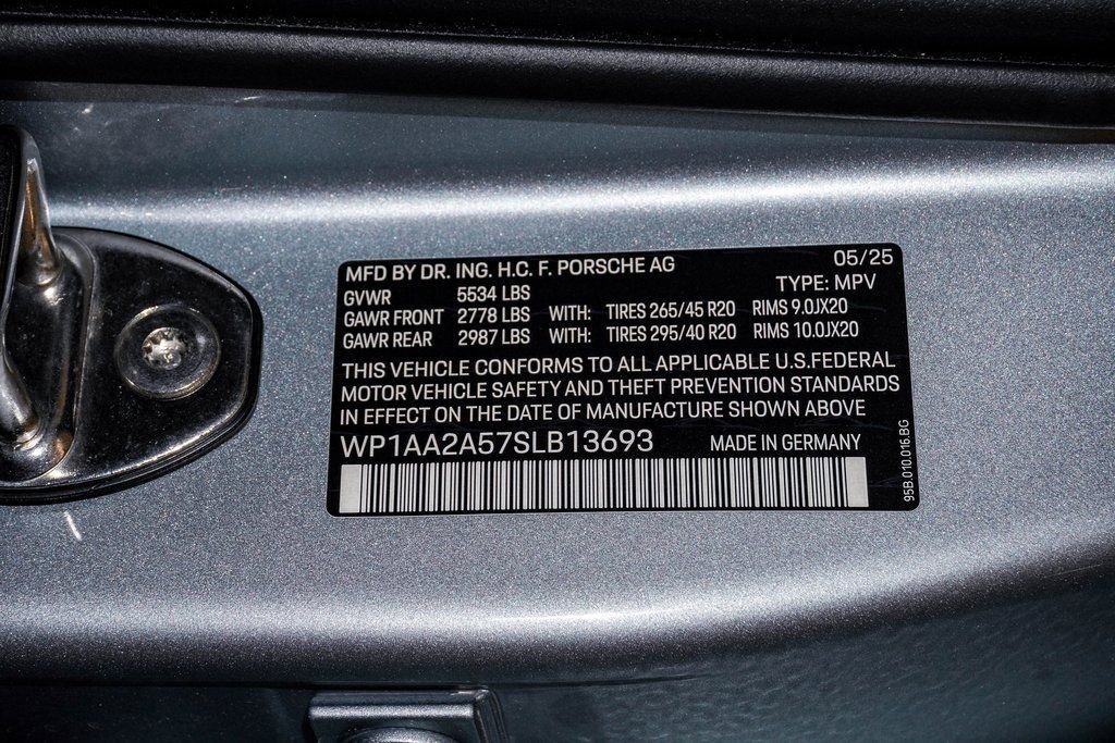 Certified 2025 Porsche Macan image 29