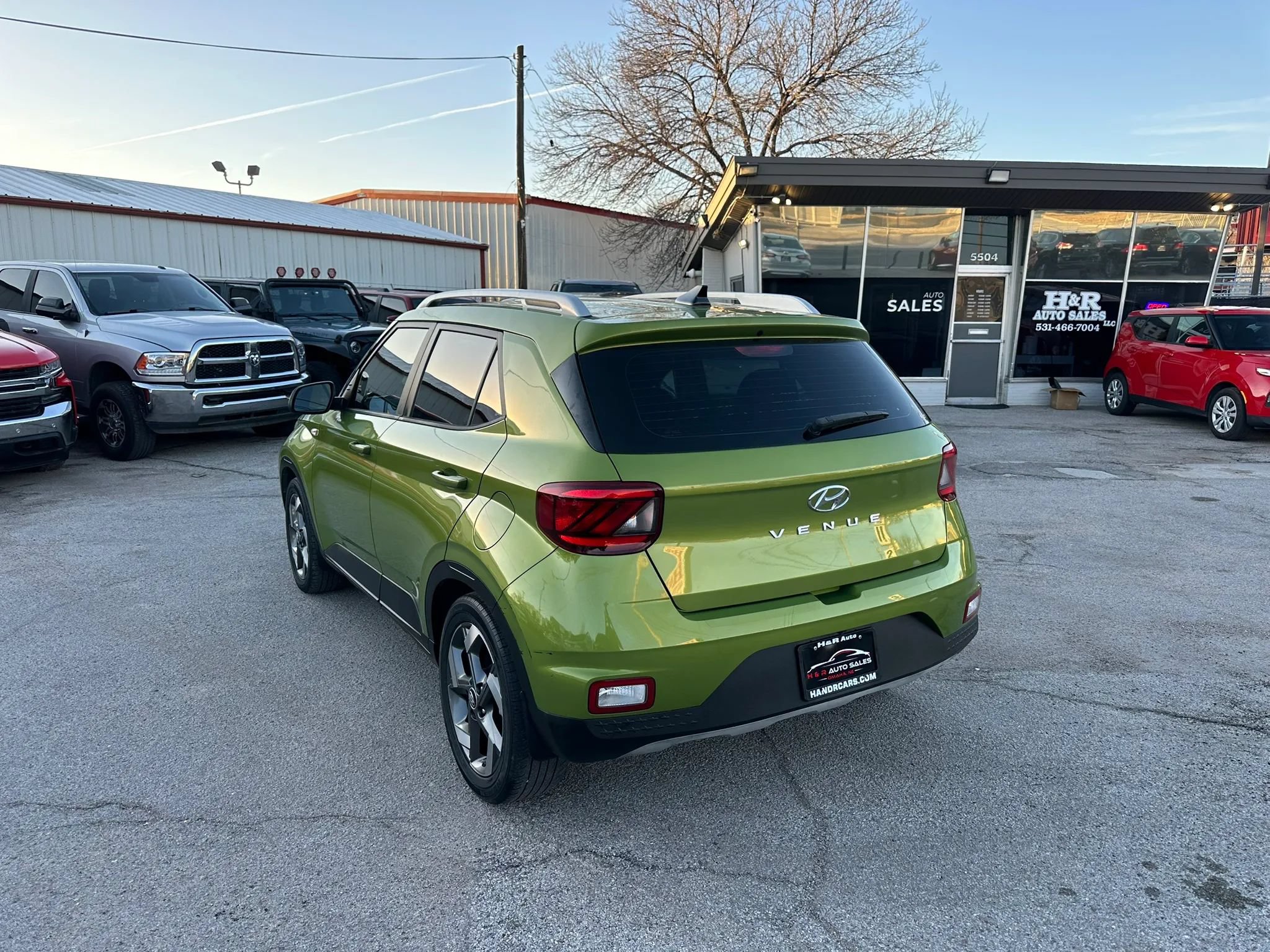 Used 2021 Hyundai Venue SEL FWD image 3