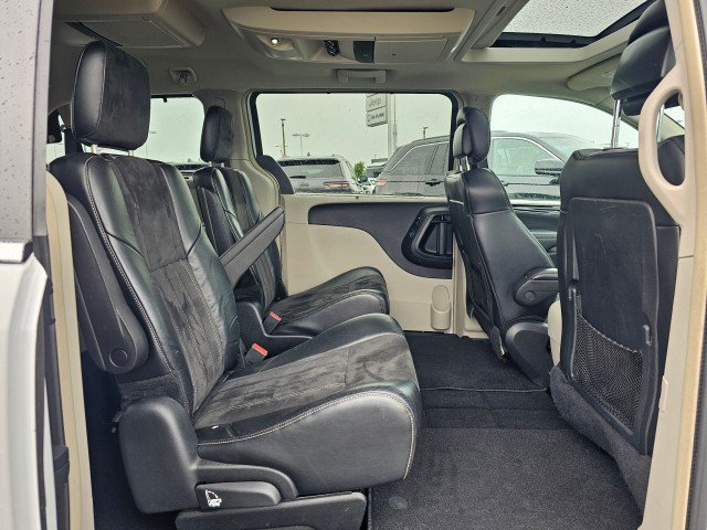 Used 2015 Chrysler Town & Country Limited FWD image 13