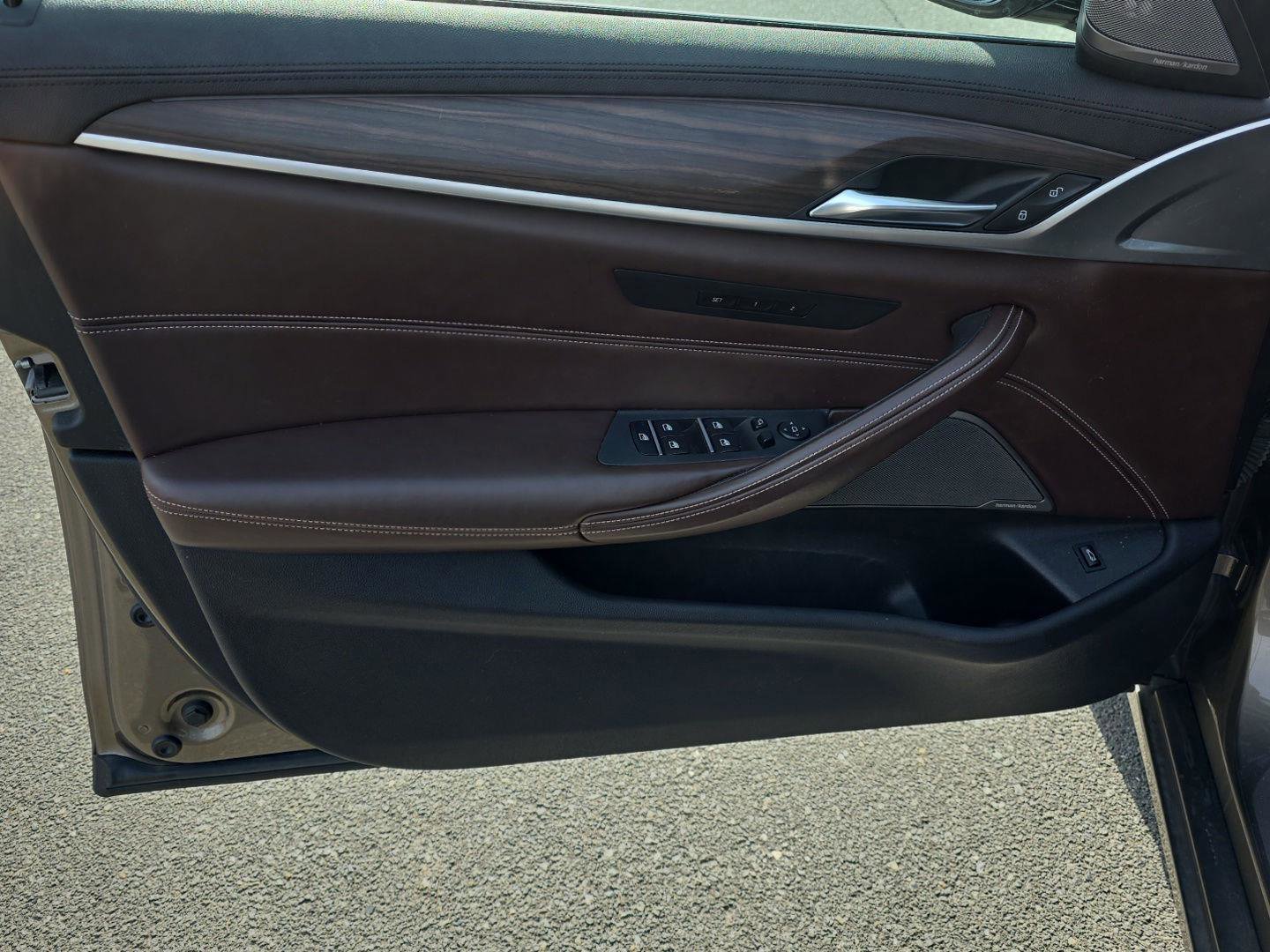 Used 2017 BMW 540i xDrive image 13