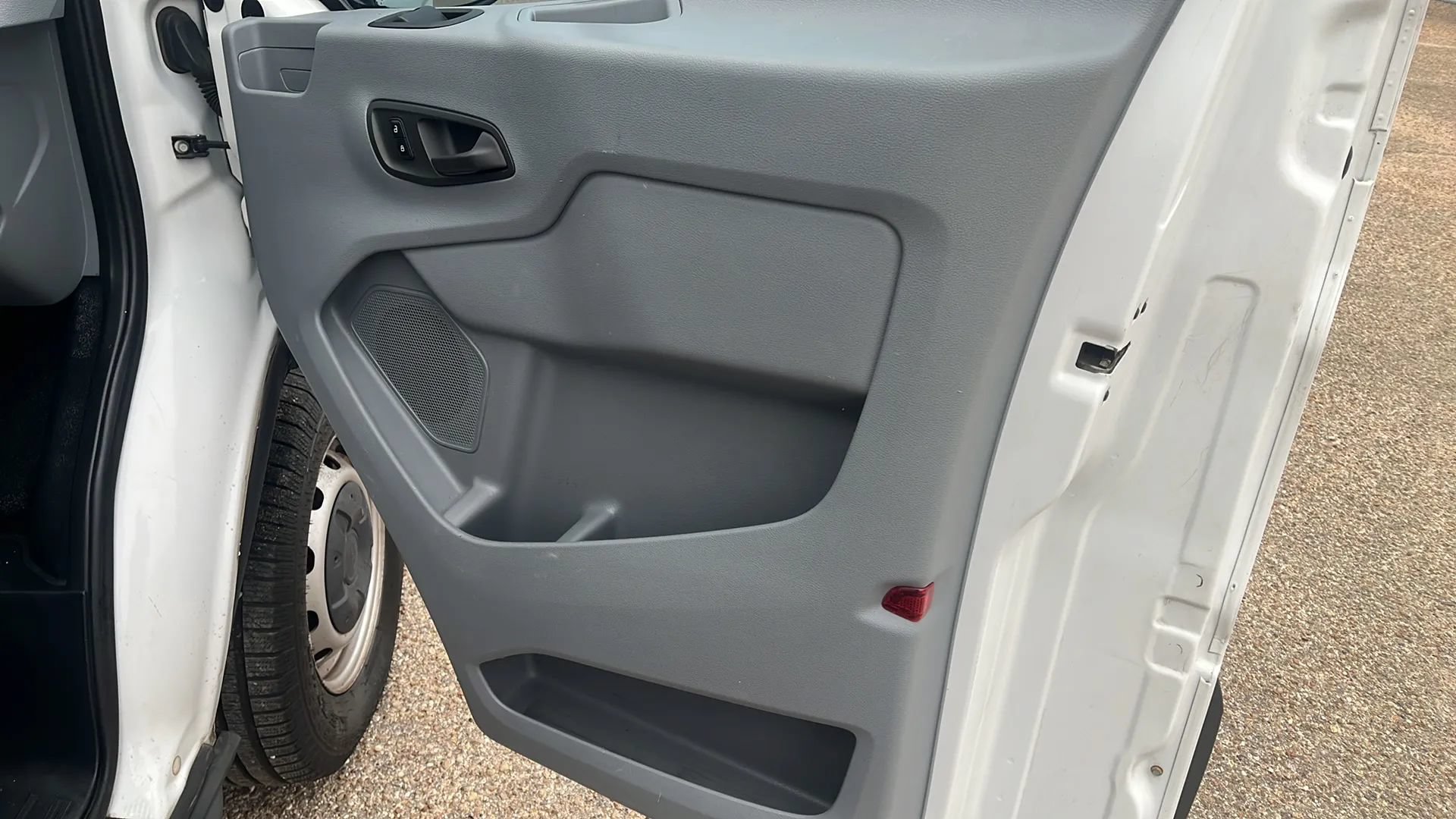 Used 2015 Ford Transit 250 130 Low Roof RWD image 15