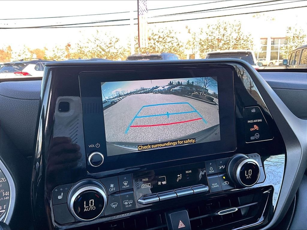 Used 2023 Toyota Highlander XLE AWD/4WD image 20