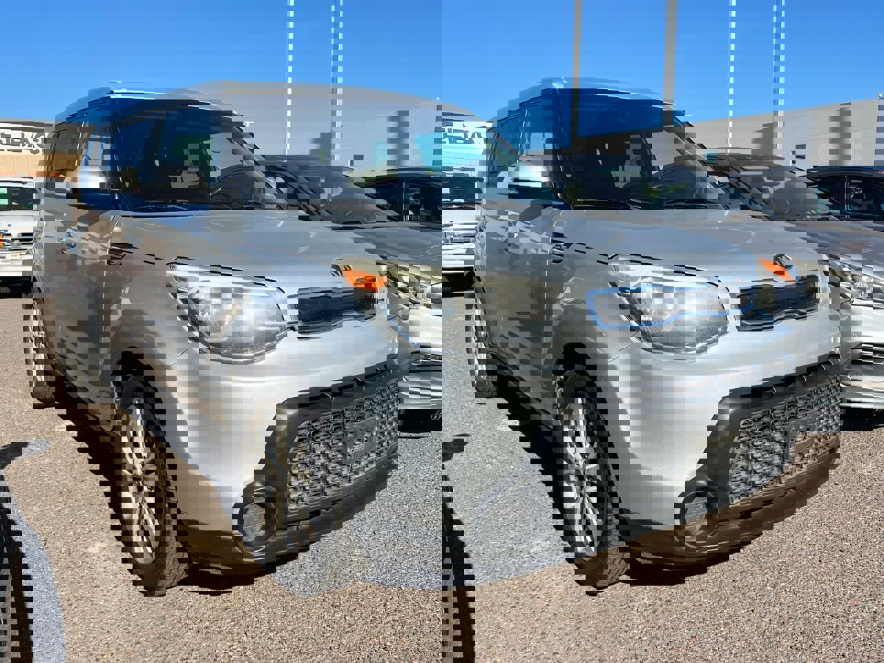 Used 2015 Kia Soul + image 2