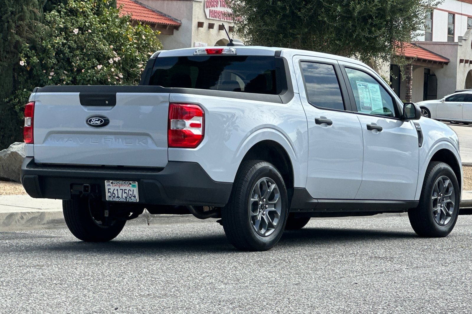 Used 2025 Ford Maverick XLT FWD image 4